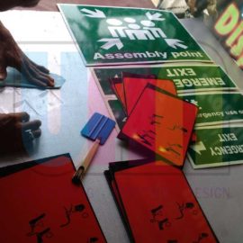 Proyek Papan Nama